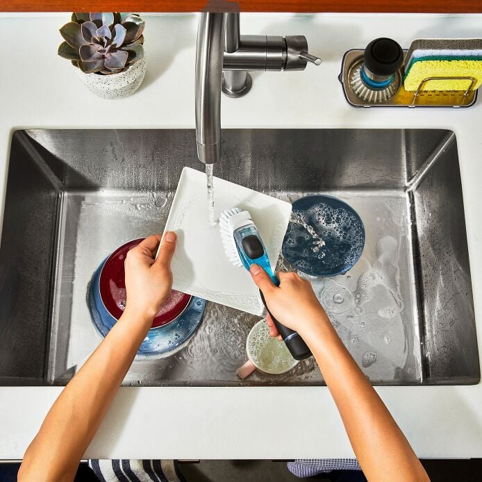 Soap Dispensing Dish Brush A7