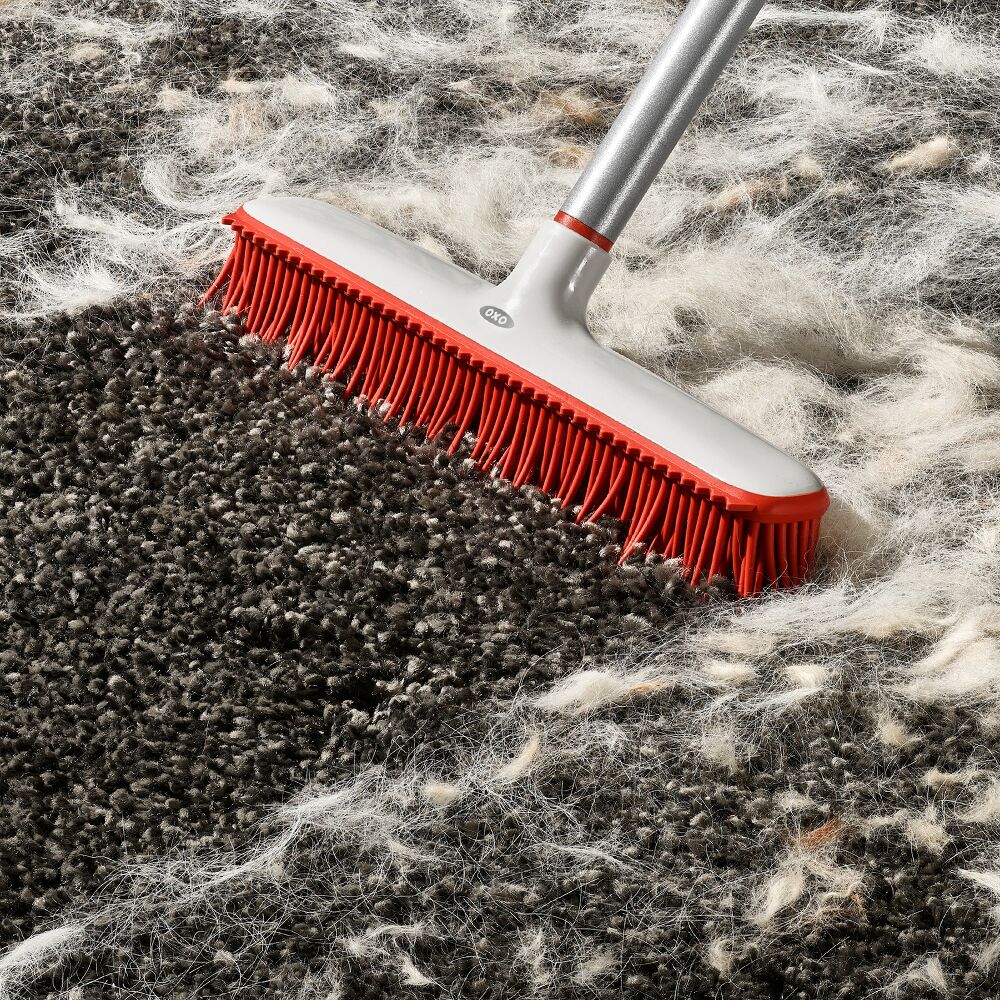 OXO Good Grips Fur Broom H7