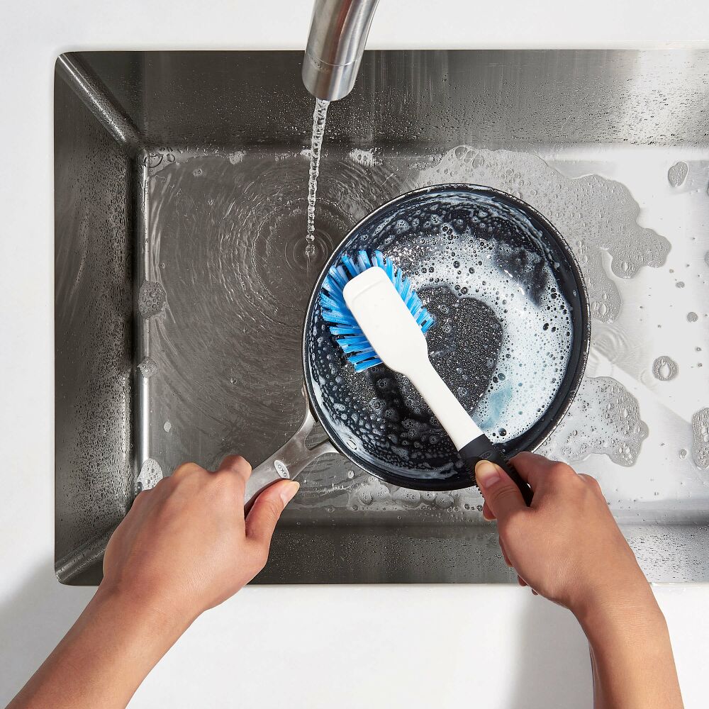 Dish Brush with Scraper J6