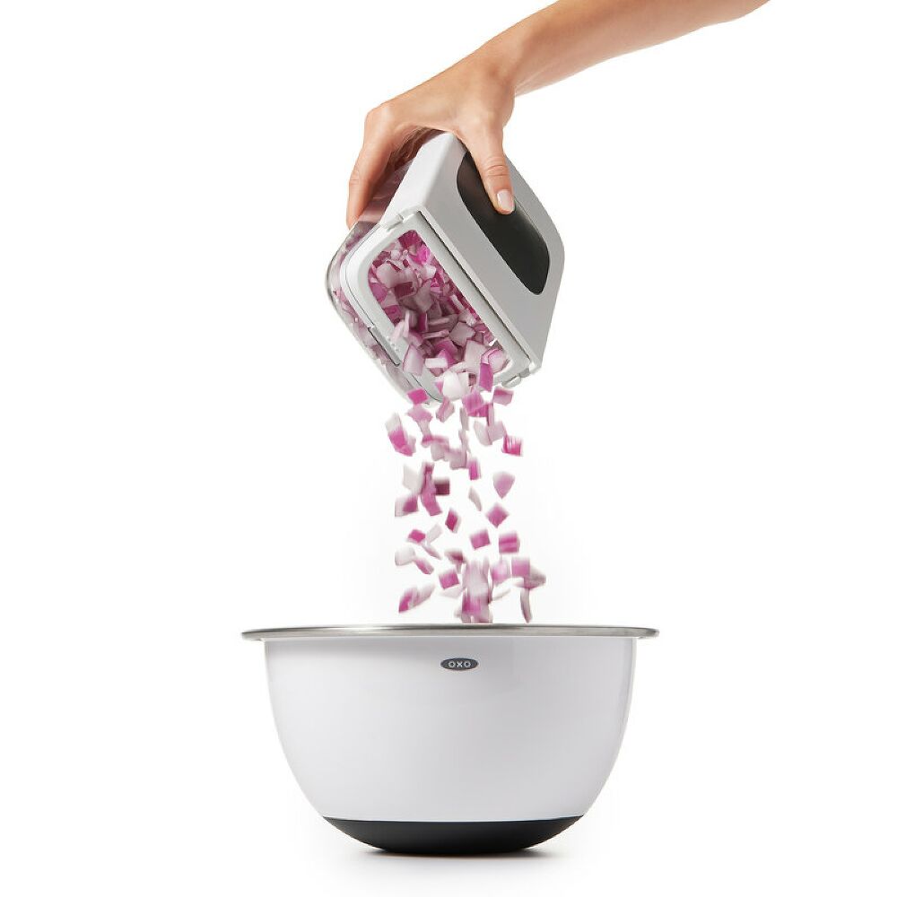 Vegetable Chopper with Easy-Pour Opening F7
