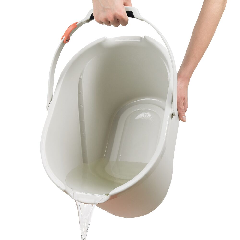 Angled Measuring Bucket O6