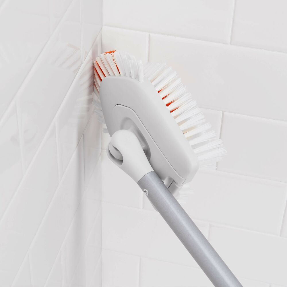 Extendable Tub & Tile Brush B6