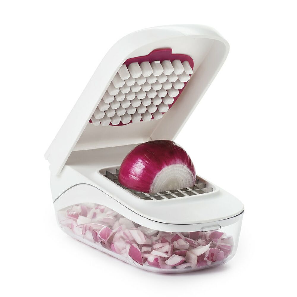 Vegetable Chopper with Easy-Pour Opening F7