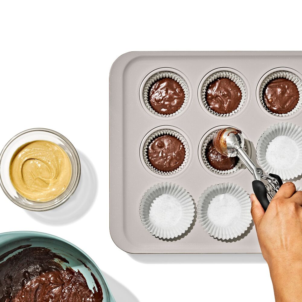 Non-Stick Pro Ceramic Coated Metal Bakeware 12 Cup Muffin Pan V4