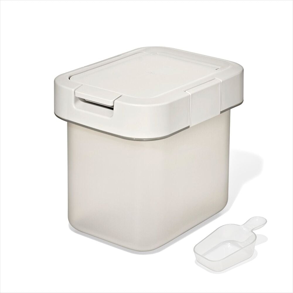 OXO Pet Airtight Food Container with Scoop — Small Q8